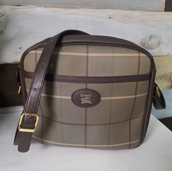 Burberry Handbags - Burberrys Nova Check Vintage Excellent Condition Bag Classic Plaid